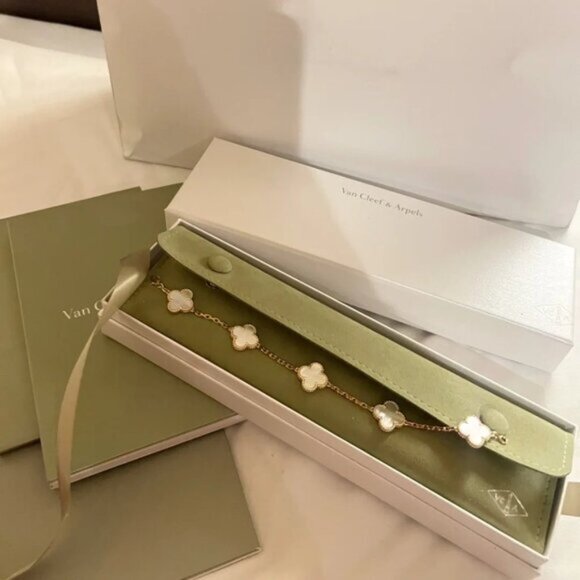 Authentic Van Cleef & Arpels 18K gold white mother-of-pearl bracelet - Picture 1 of 9